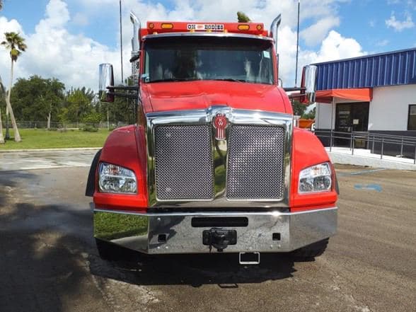 2025 Kenworth T880 image 2