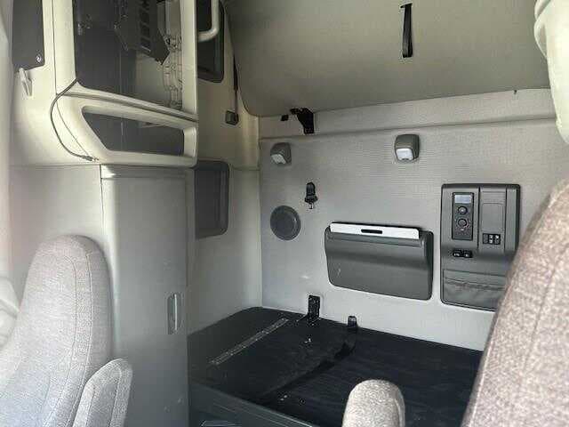 2020 Volvo VNL770 image 5