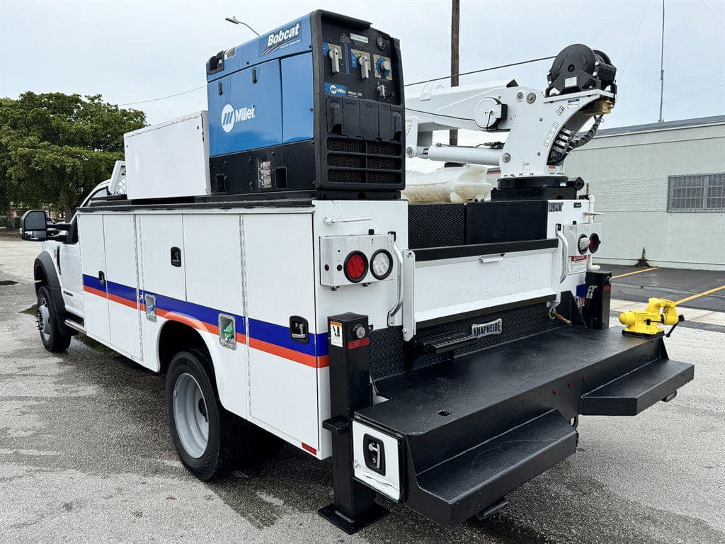 2017 Ford F550 image 10
