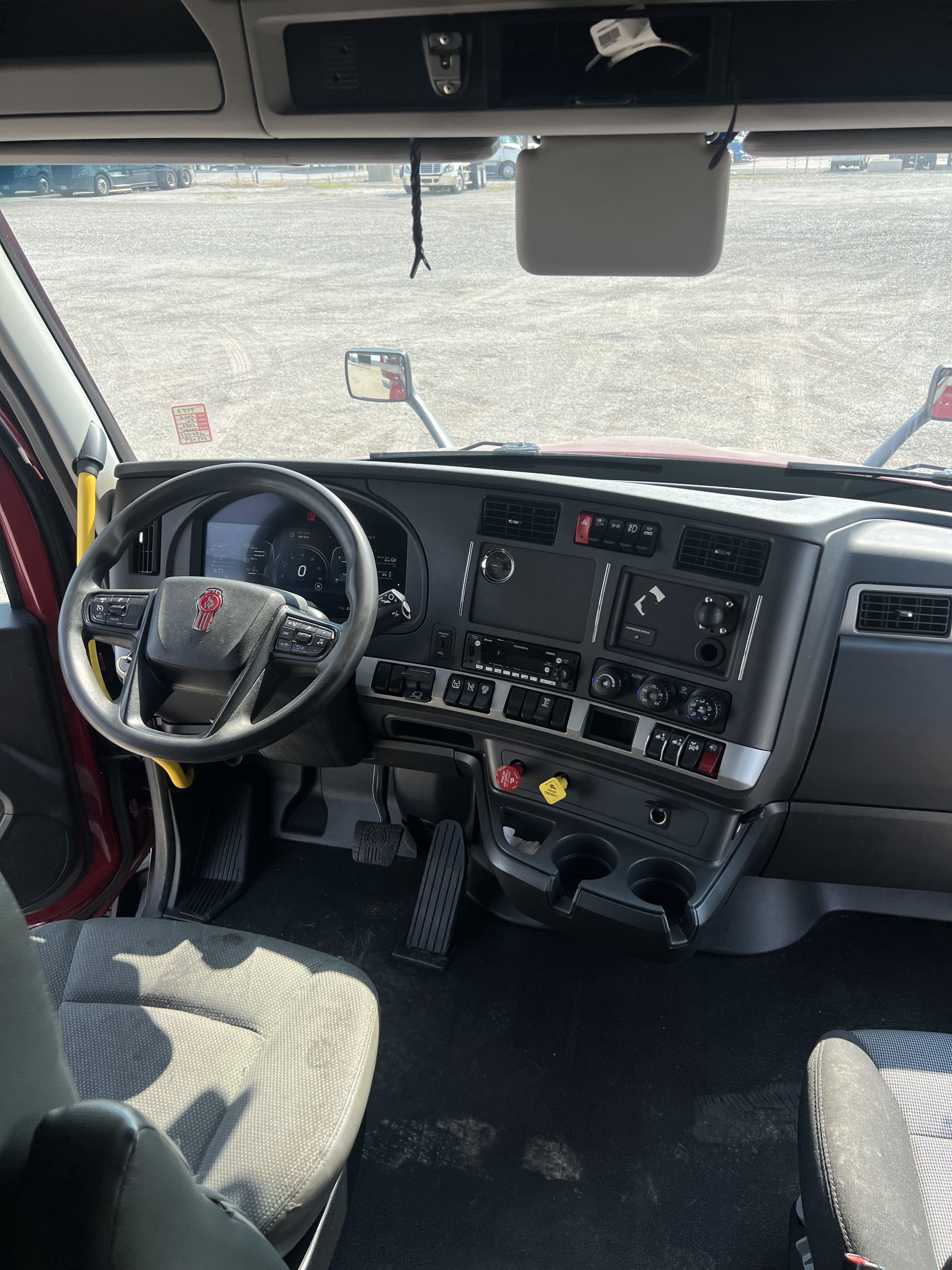 2023 Kenworth T680 image 10