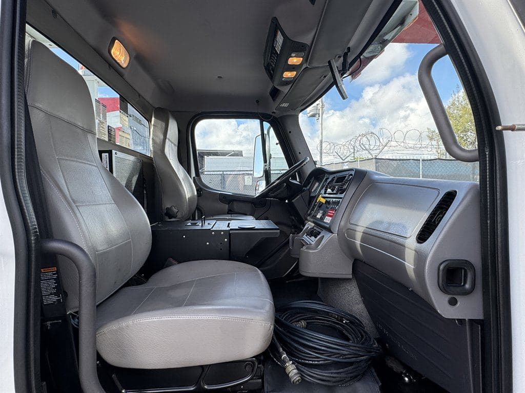 2015 Freightliner M2-112 image 64