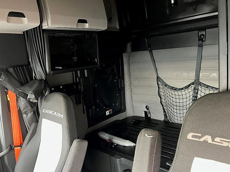 2021 Freightliner Cascadia 126 image 5