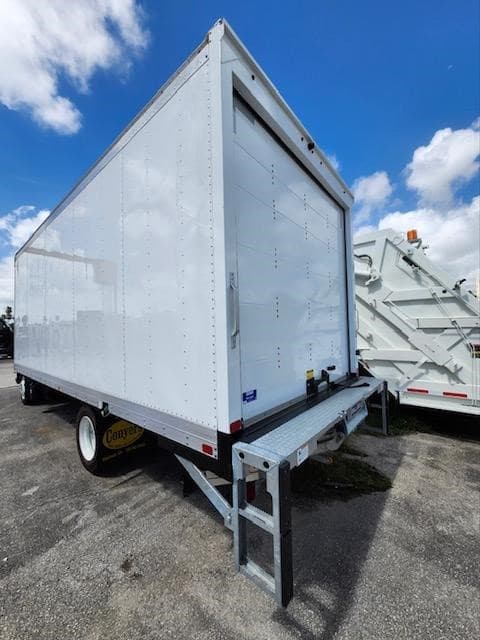 2025 Isuzu NPR image 9