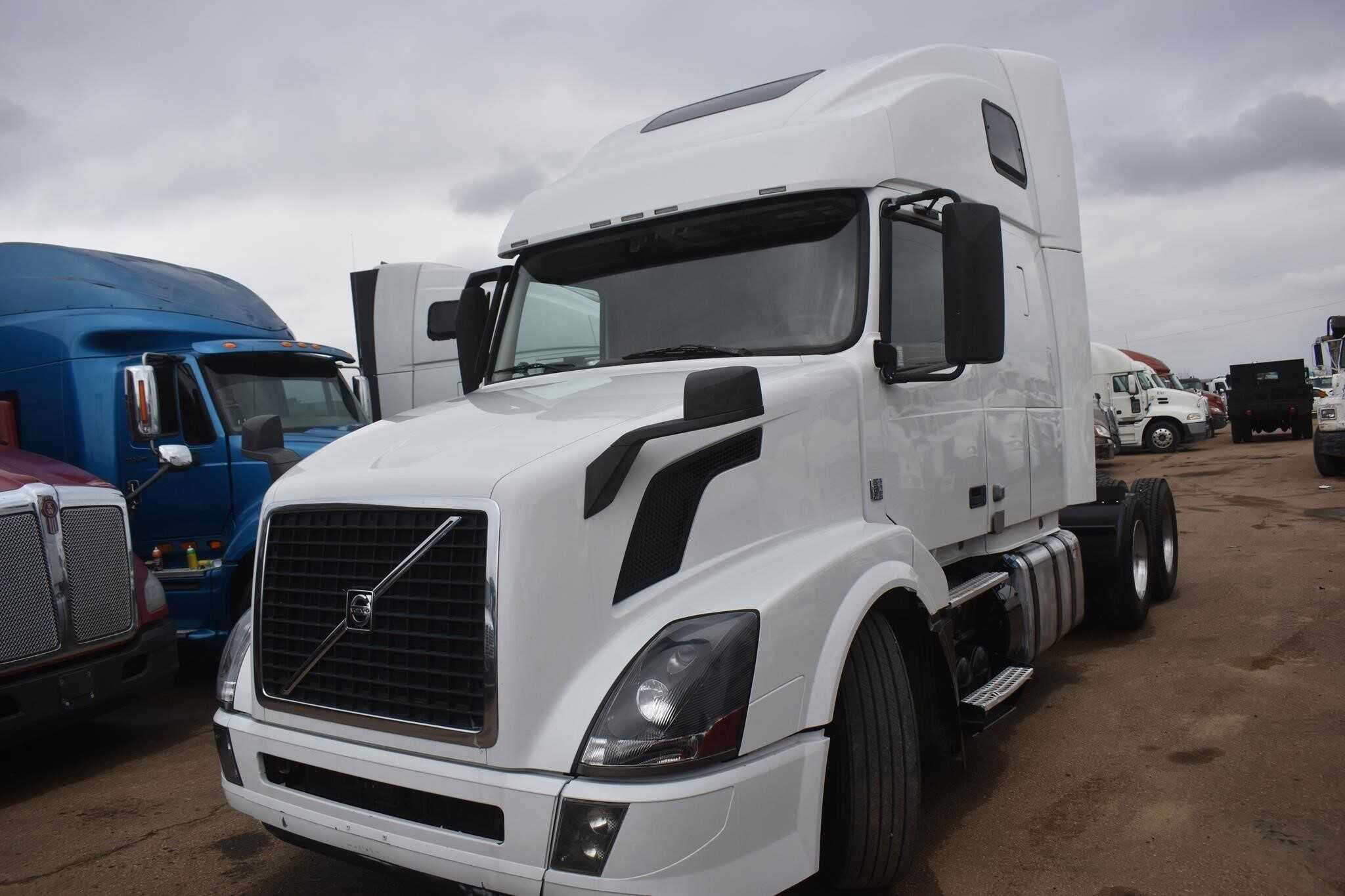 2017 VOLVO VNL64T670 image 1