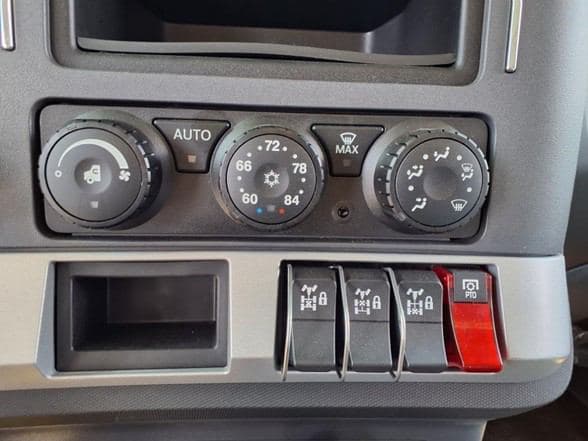 2025 Kenworth T880 image 20