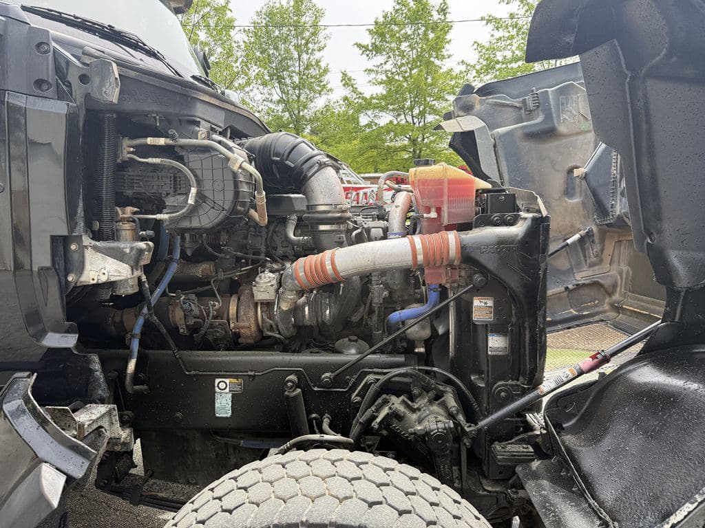 Used 2021 KENWORTH T880S image 18