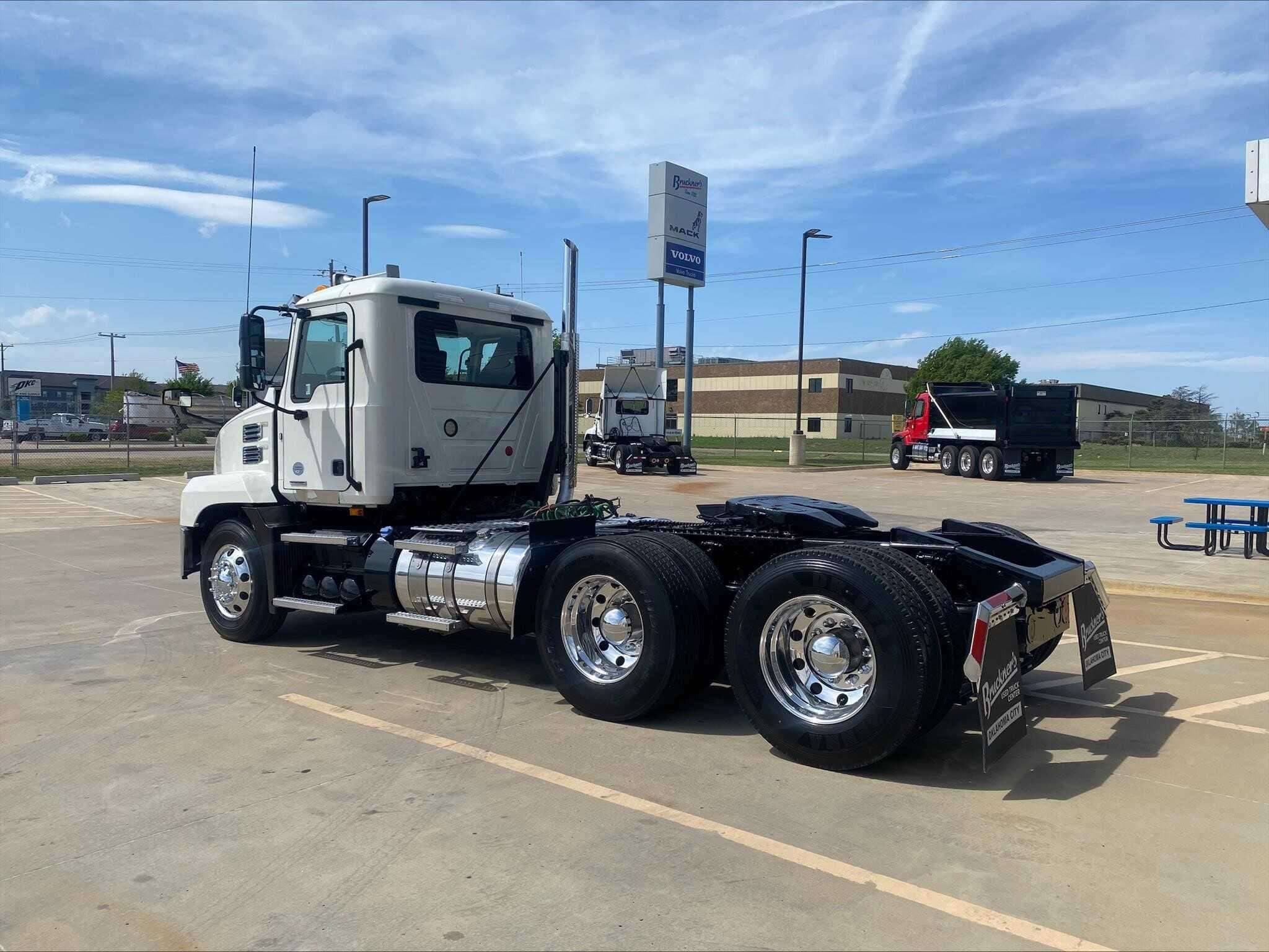 Used 2021 MACK ANTHEM Conventional - Day Cab in Oklahoma City, OK image 8
