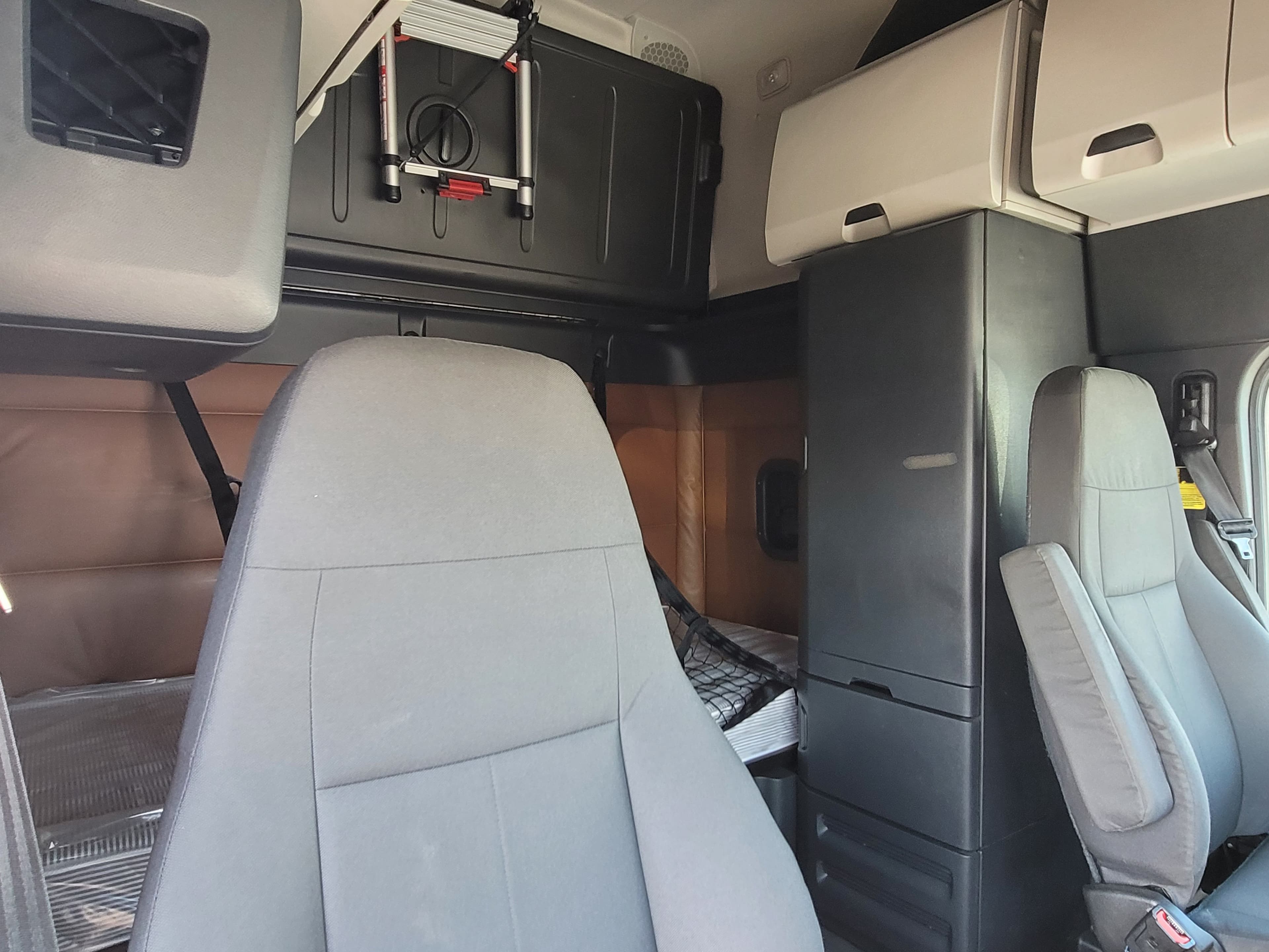 2022 Freightliner Cascadia 126 image 9