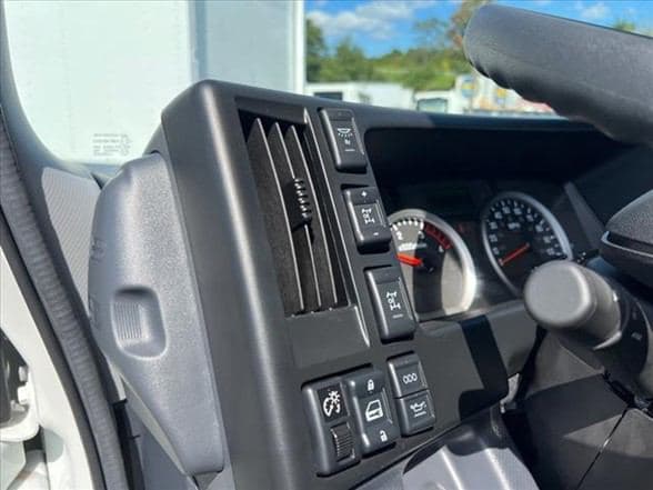 2024 Isuzu NRR image 16