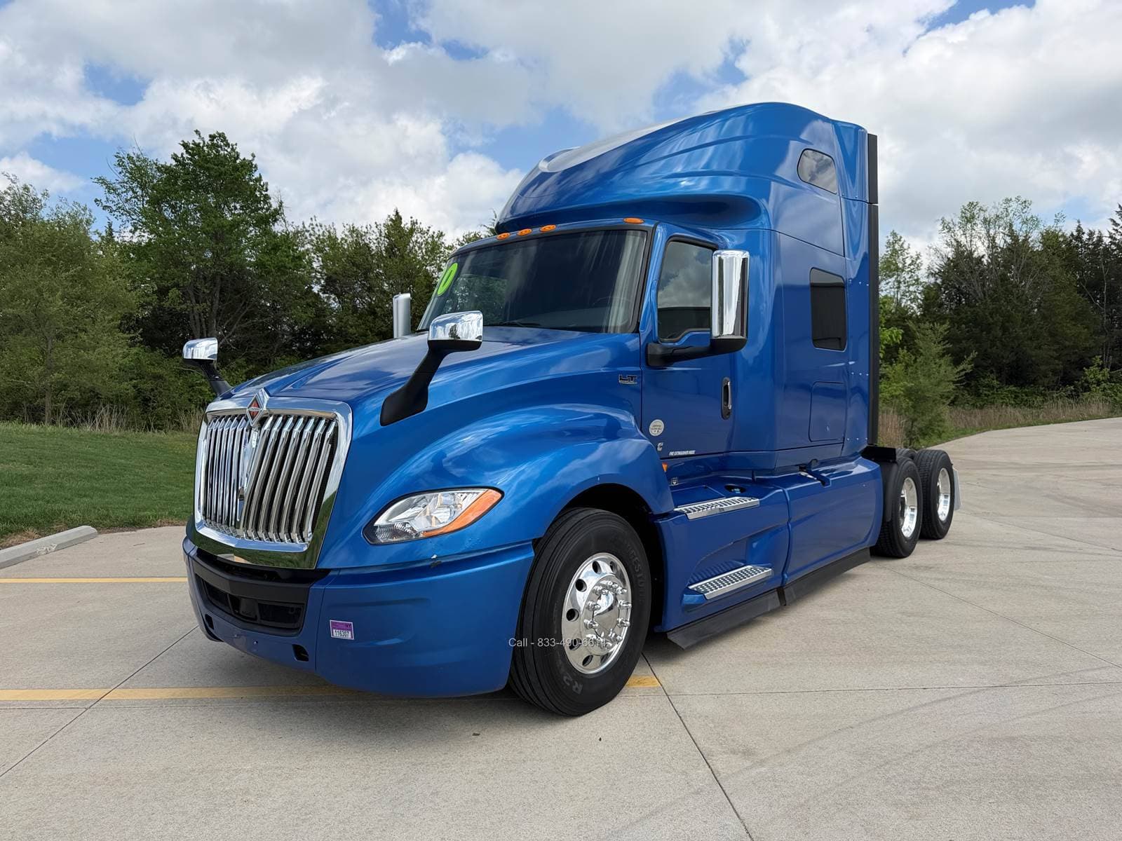 2020 International LT625 image 15