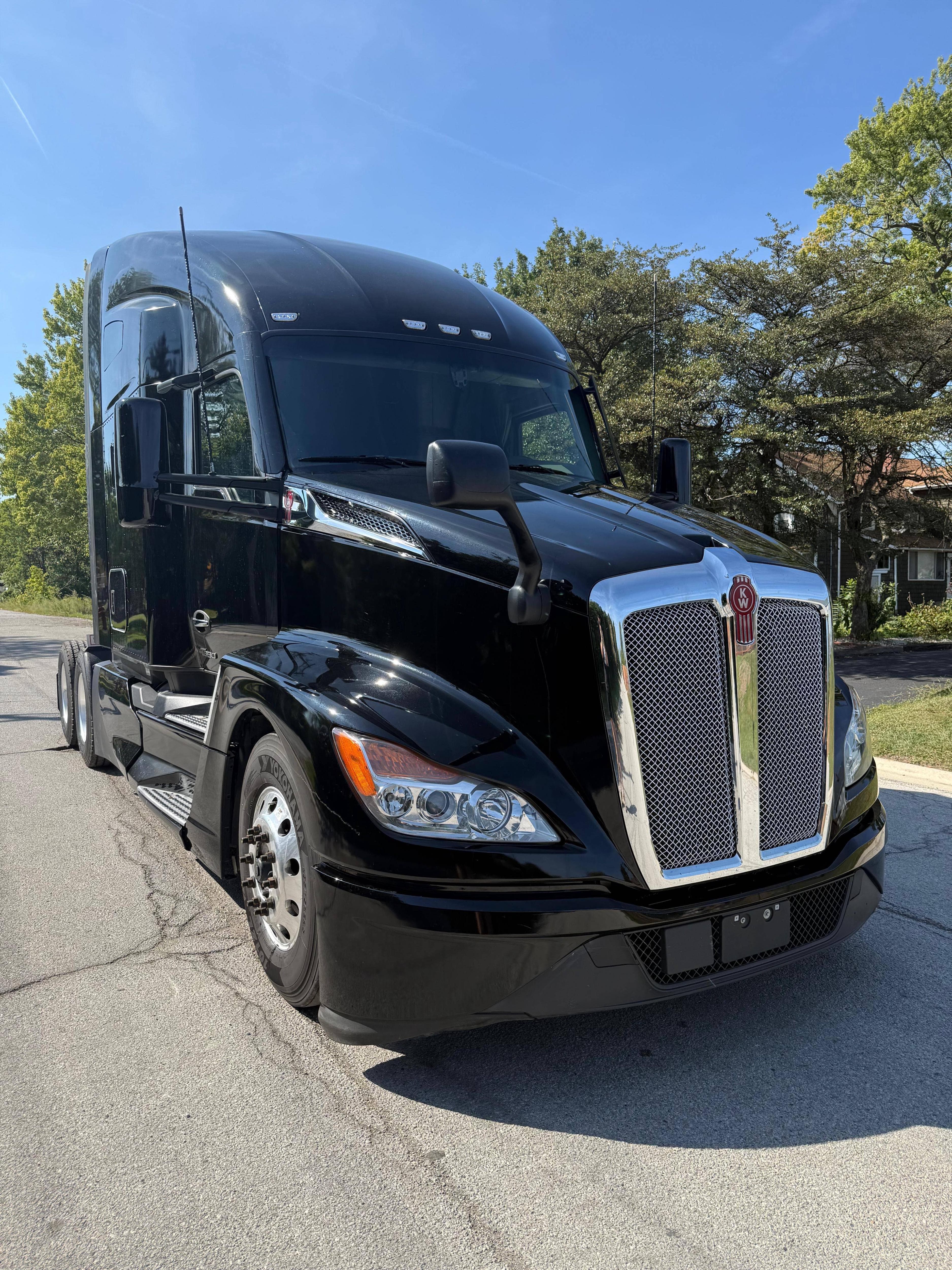 2022 Kenworth T680 image 3