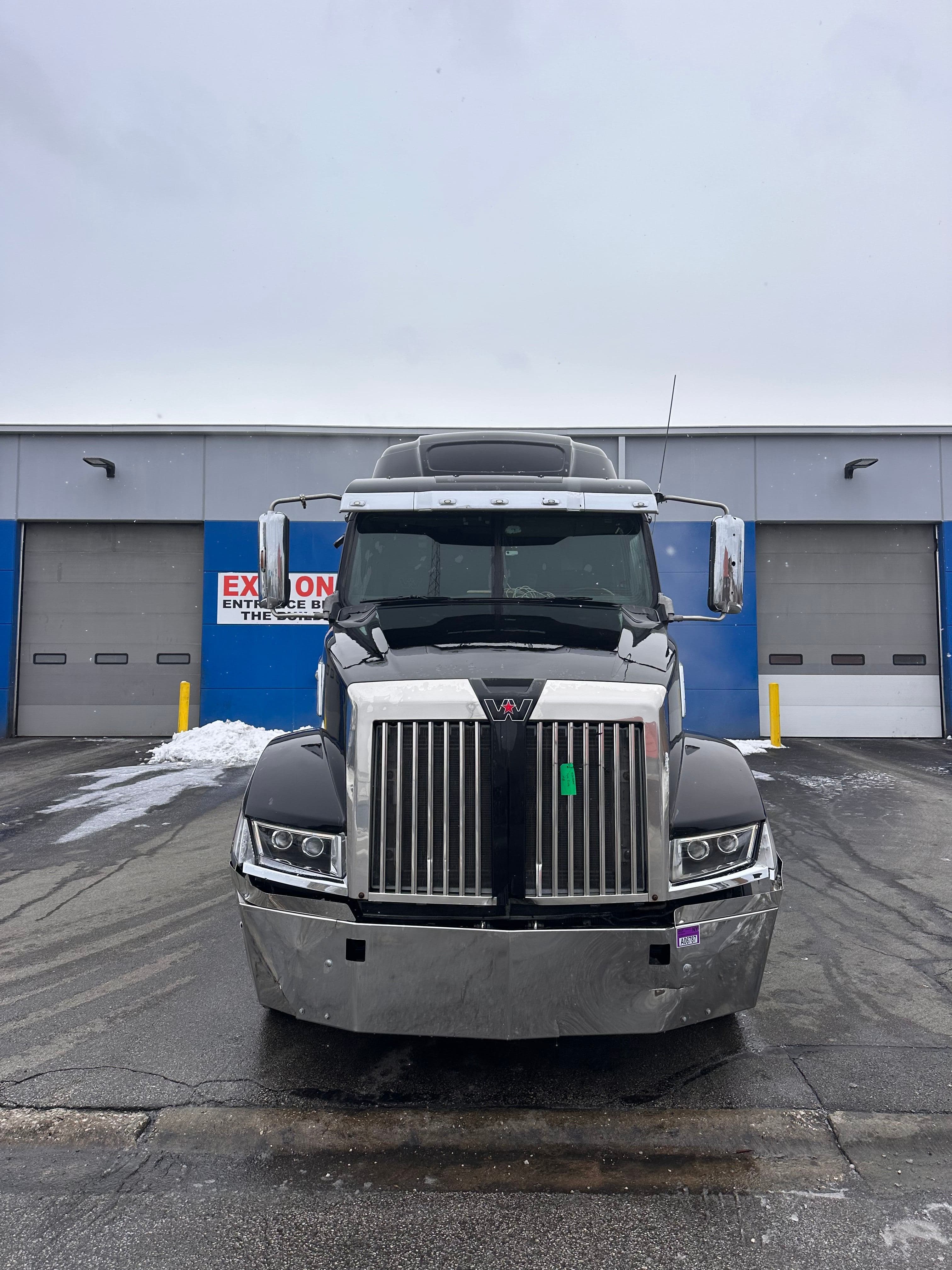 2016 Western Star 5700 image 3