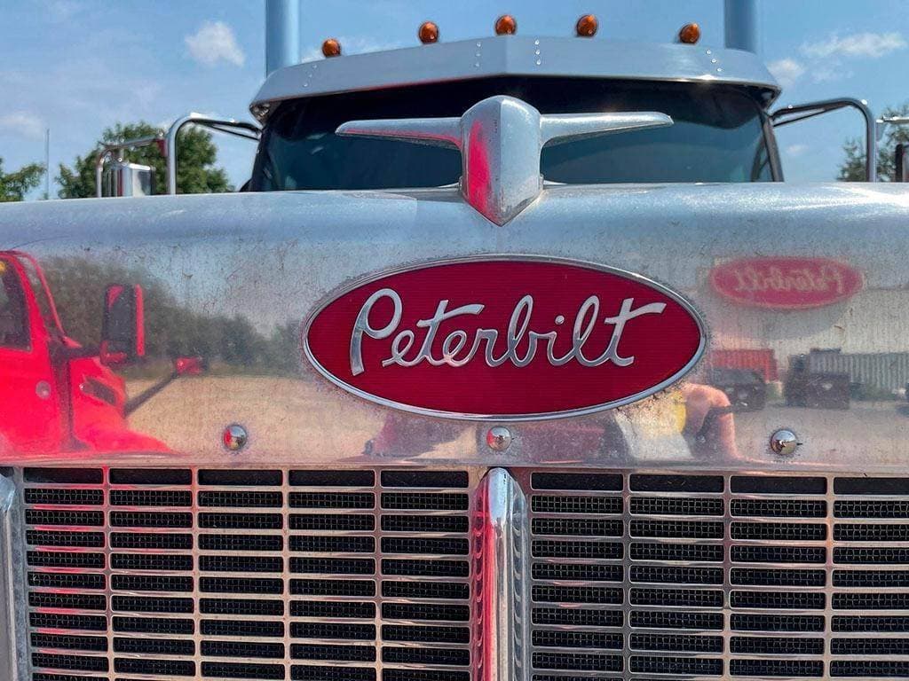 2025 Peterbilt 589 image 9
