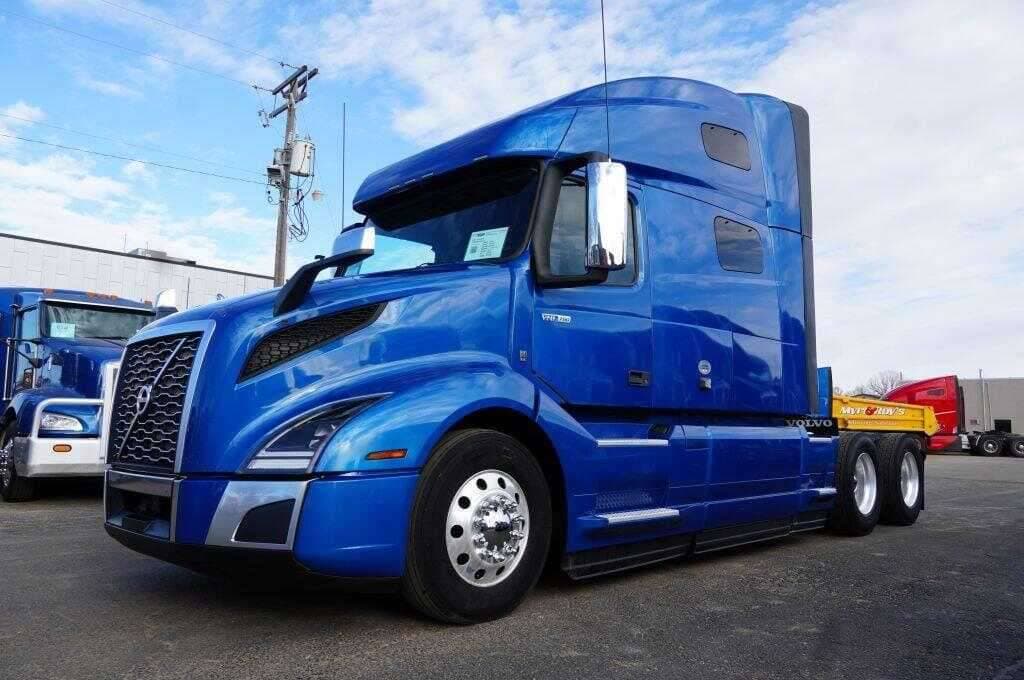 2023 Volvo VNL64T760 image 1