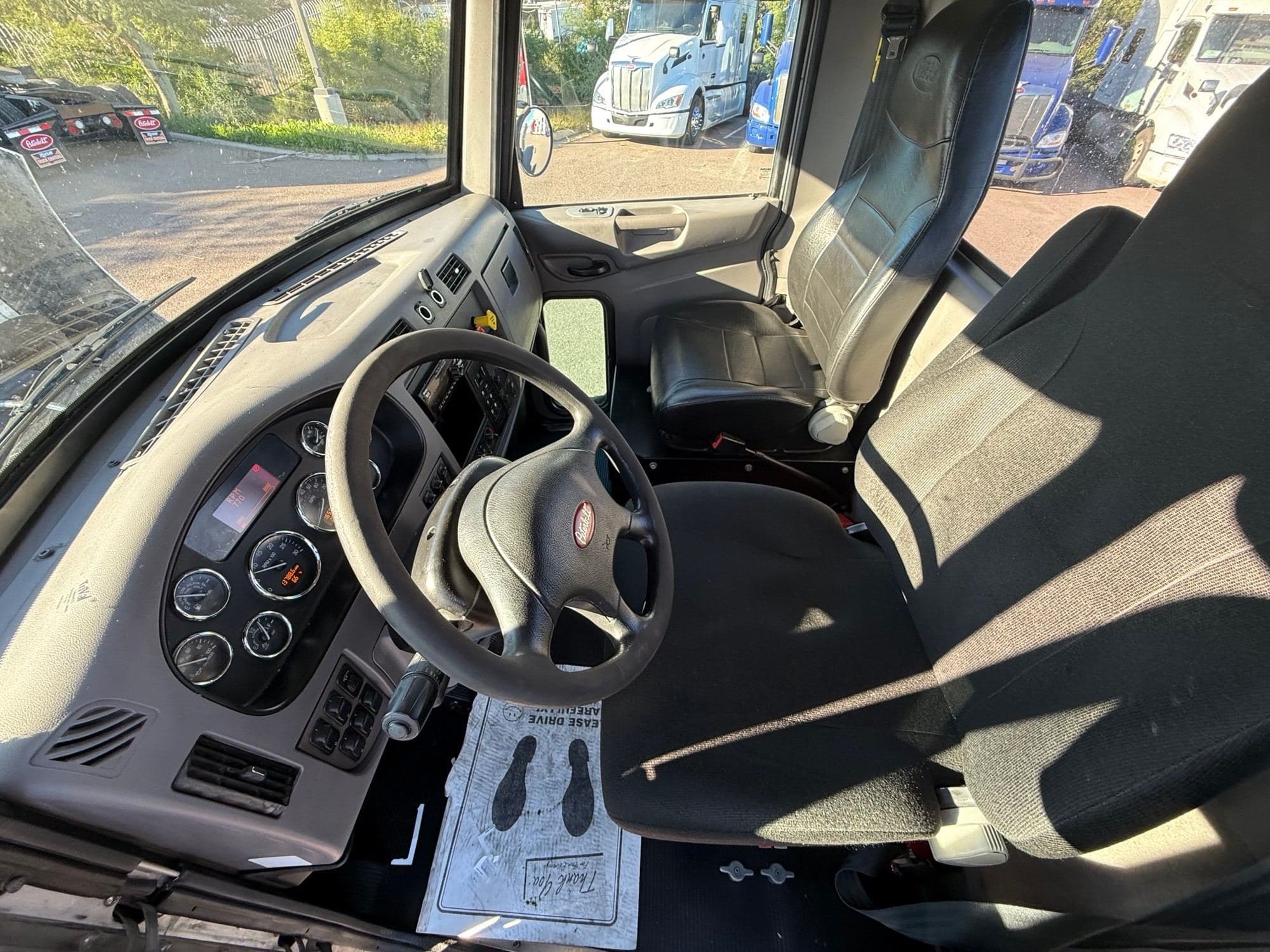 2018 Peterbilt 337 image 10