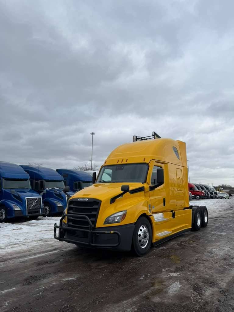 2022 Freightliner Cascadia image 1