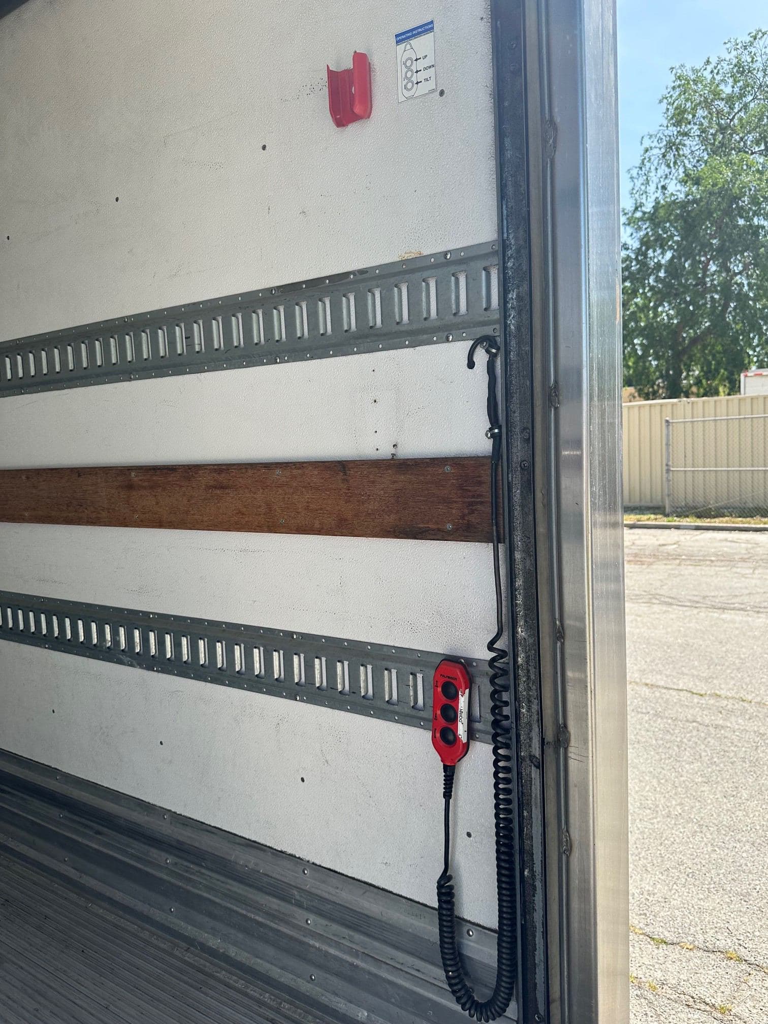 2016 Ford F-350 Reefer Box Truck with Liftgate image 20