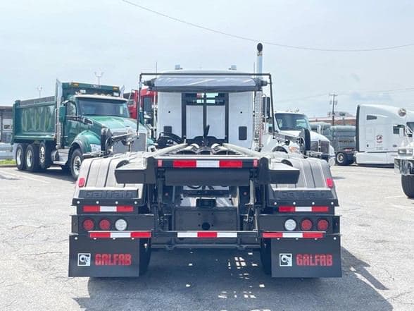 2025 Kenworth T880 image 10