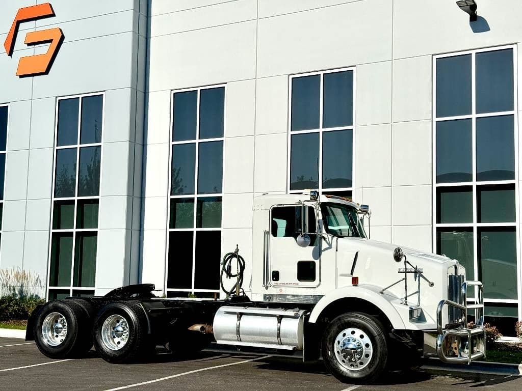 2020 Kenworth T8 Series image 2