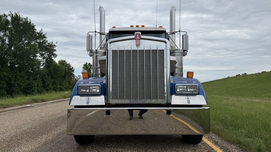 Used 2023 KENWORTH W900L image 5