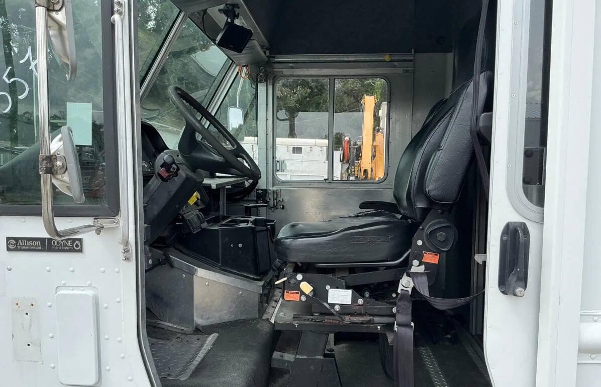 2016 Freightliner MT55 image 8