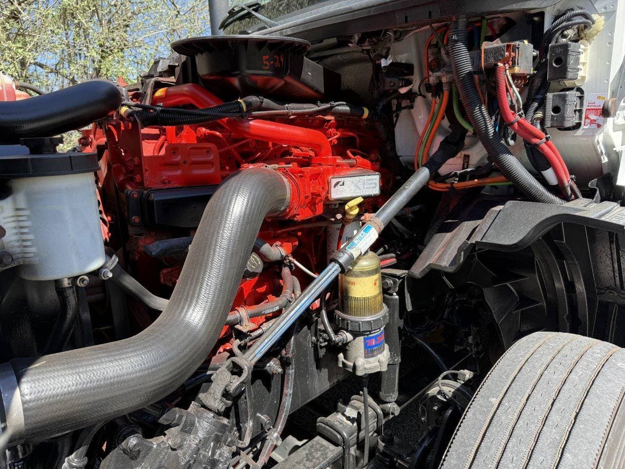 2018 International LT625 image 21