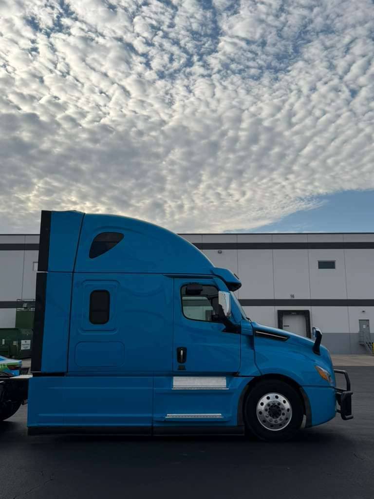 2022 Freightliner Cascadia image 5