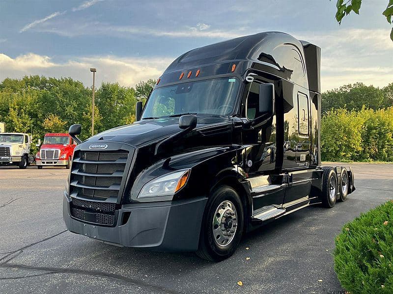 2021 Freightliner Cascadia 126 image 1