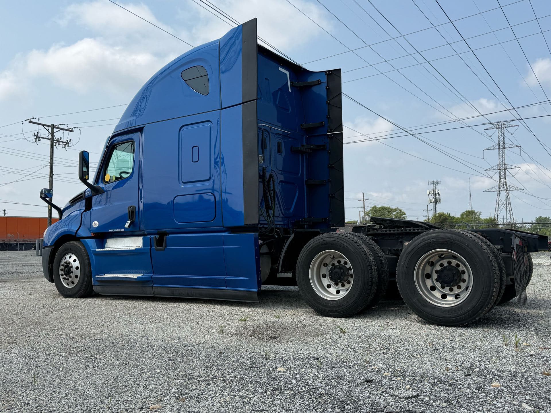 2022 Freightliner - 417k - 13k Hours - 455 HP image 5