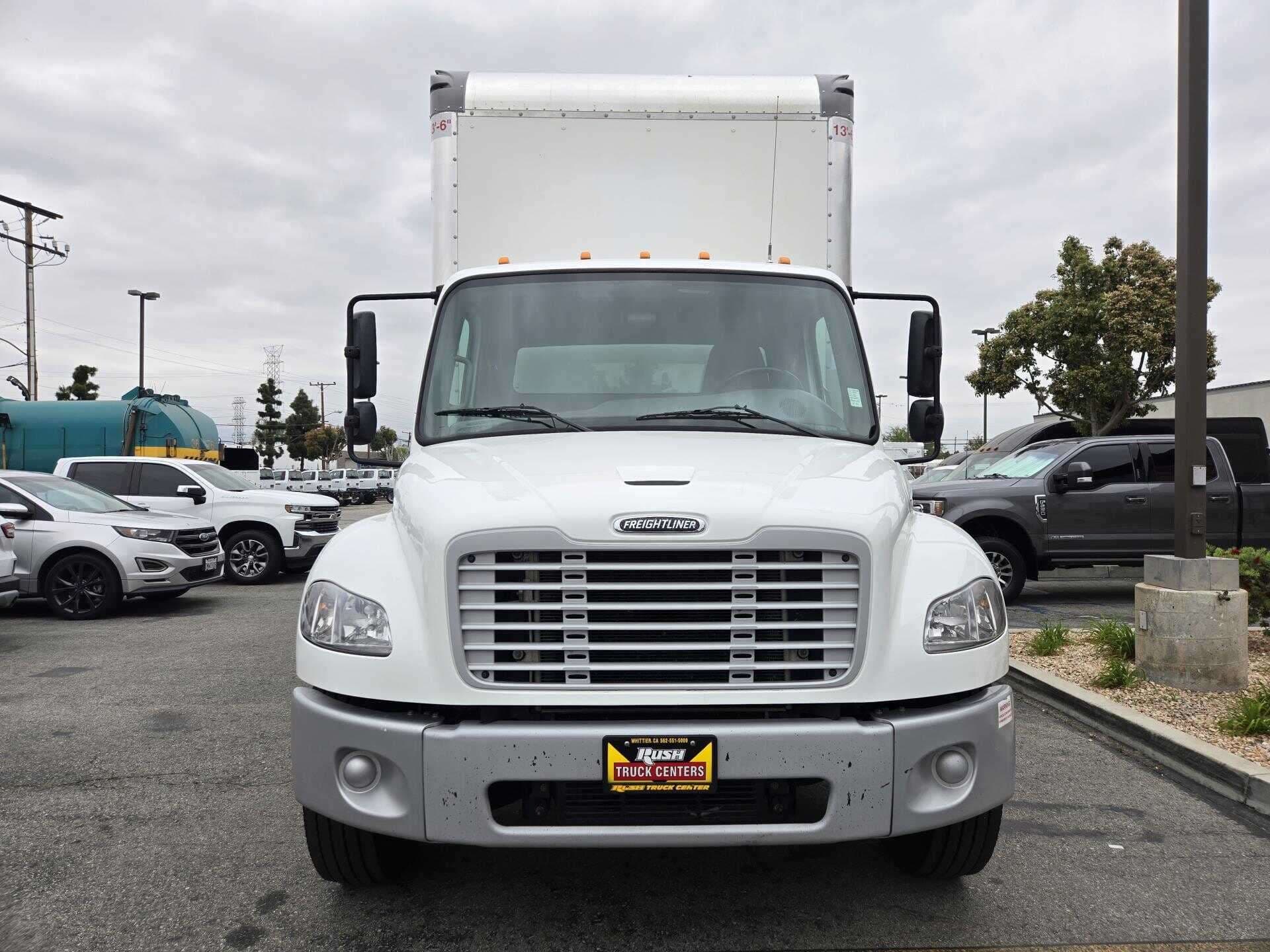 2022 Freightliner M2 image 2