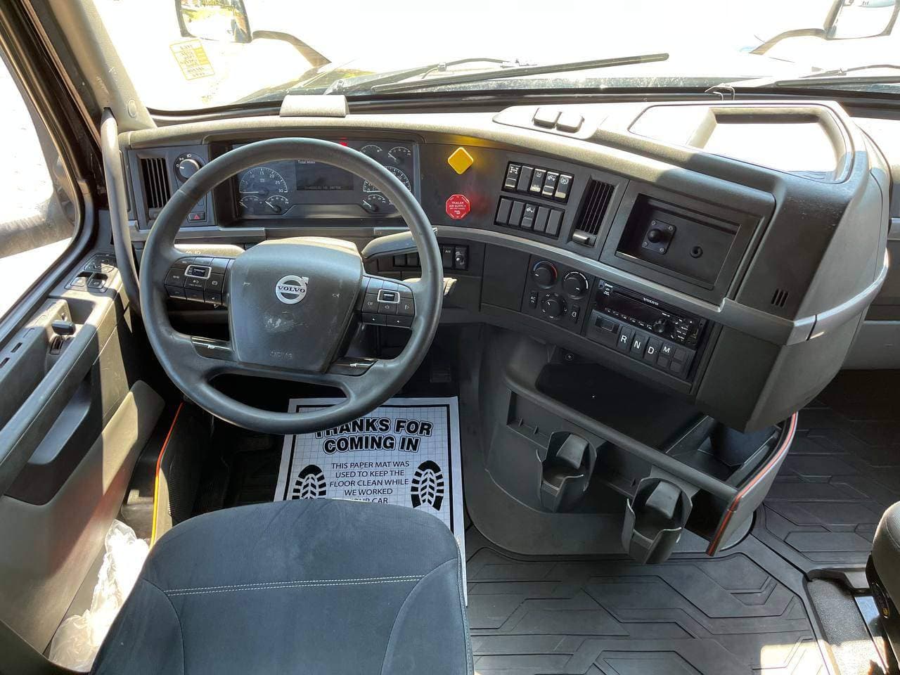 2022 Volvo VNL860 #1168 image 12