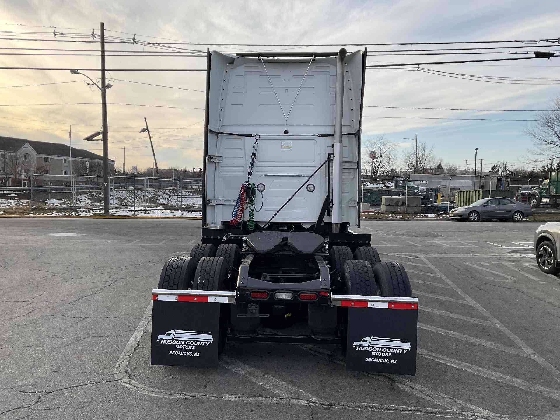 2024 Volvo VNL860 image 2