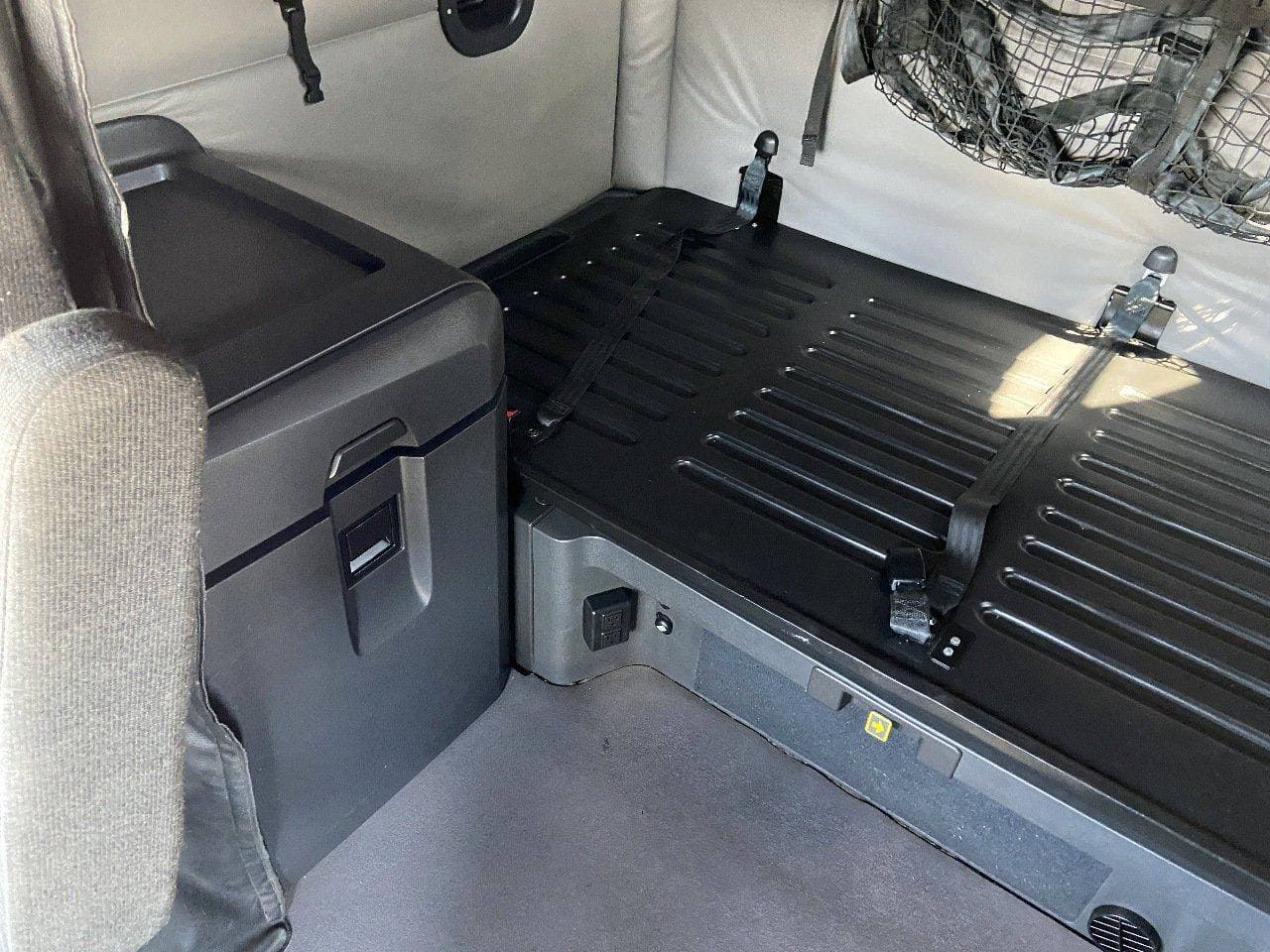 2022 FREIGHTLINER Cascadia CA126 ** Tandem Axle Sleeper image 11