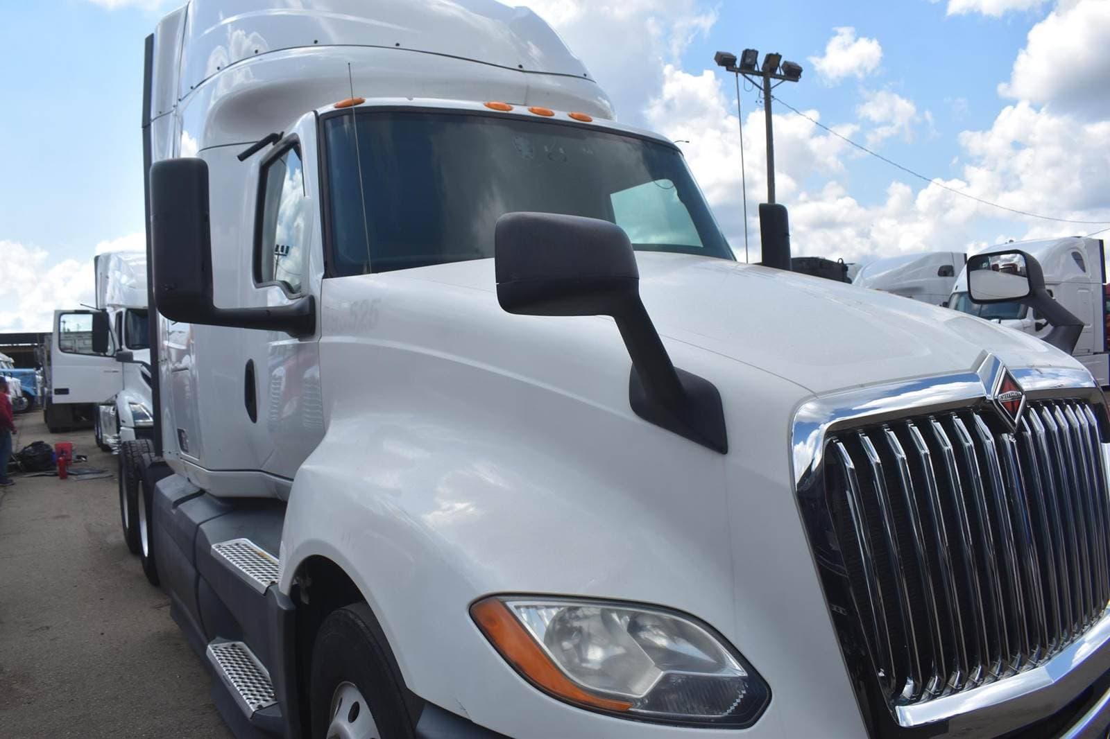 2019 International LT625 image 2