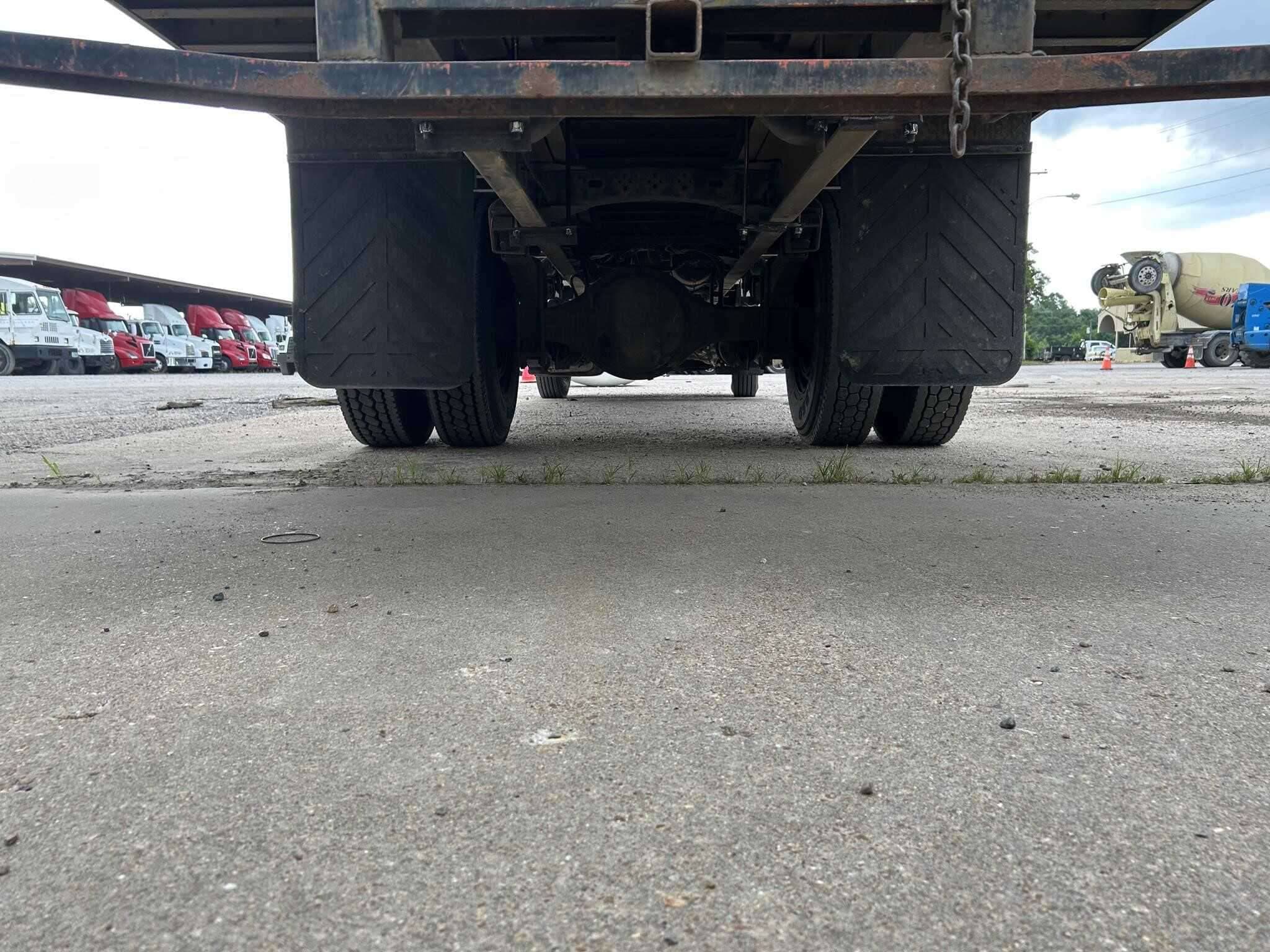 2017 Freightliner M2 image 5