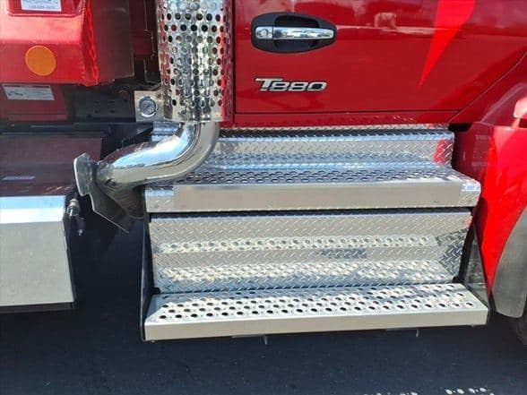2026 Kenworth T880 image 3