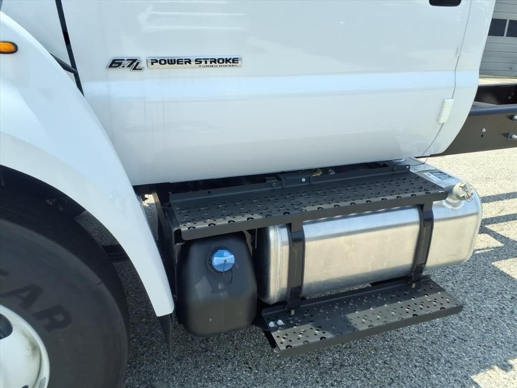 2027 Ford F750 SD image 8