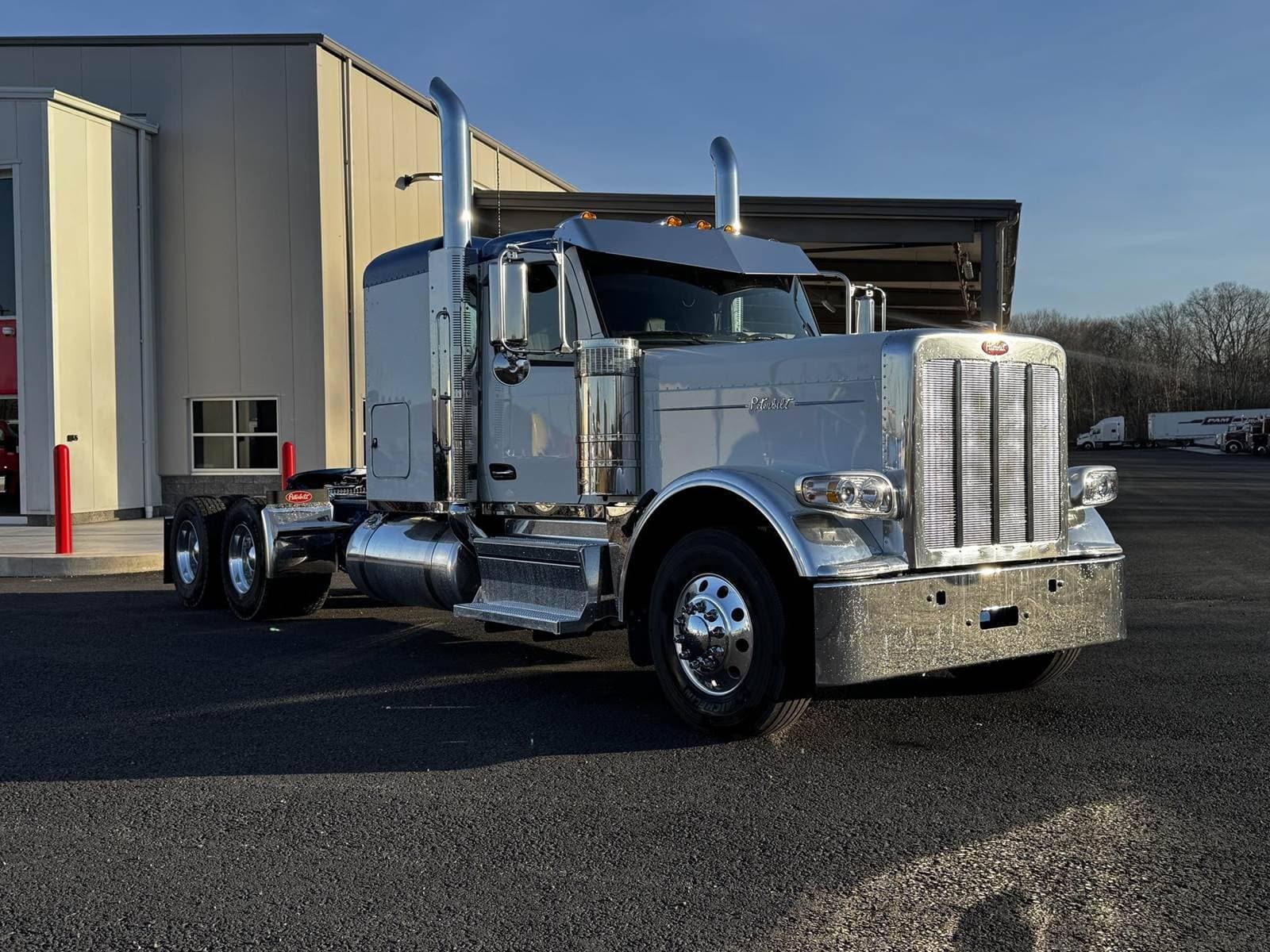 2025 Peterbilt 589 image 6