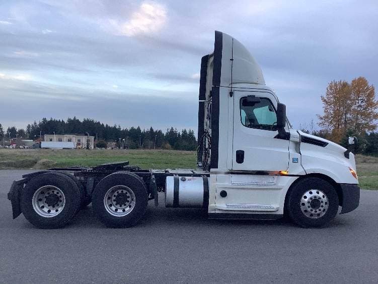 2019 Freightliner Cascadia 126 Day Cab Truck - 455HP, 12 Speed Automatic image 8
