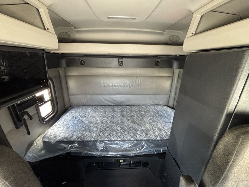 Used 2022 FREIGHTLINER PT126064ST image 12