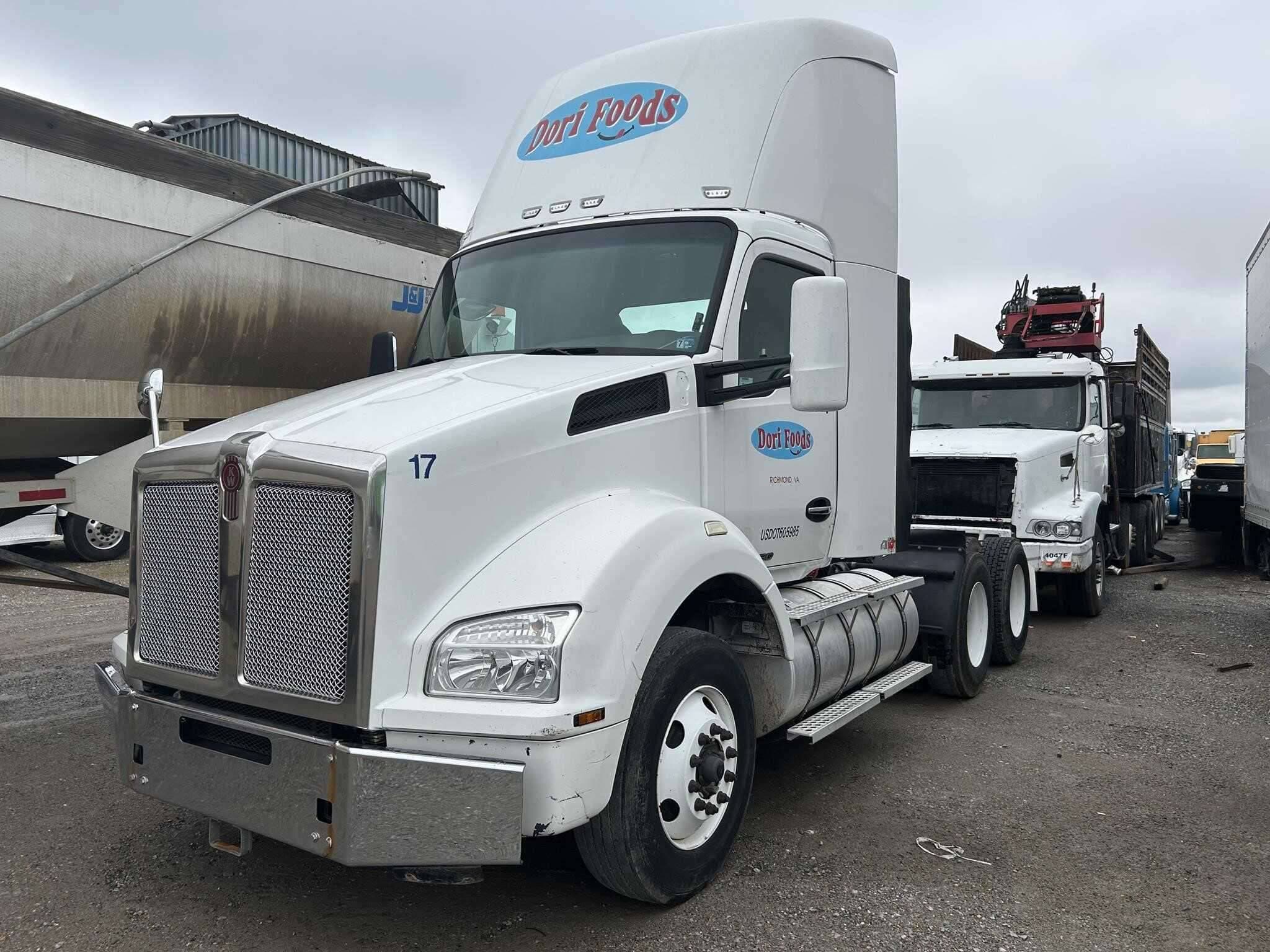 2016 Kenworth T880 image 1