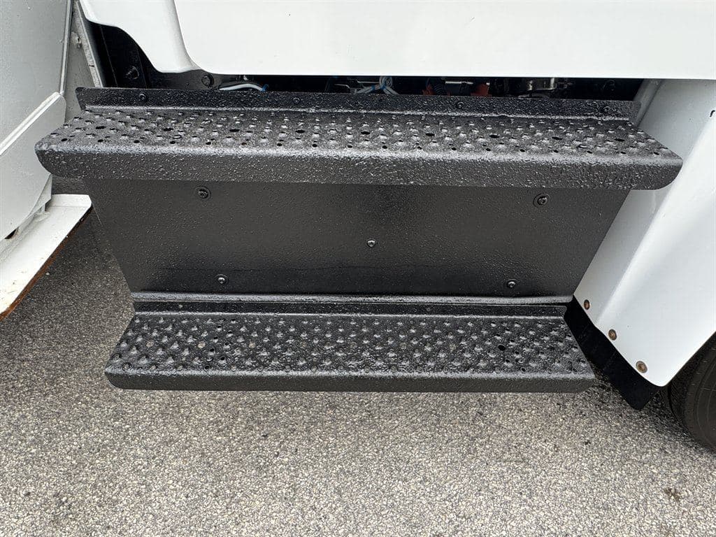 2018 Freightliner M2-106 image 41