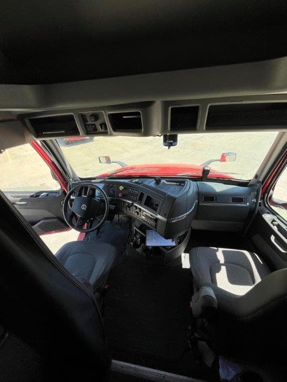 2023 Volvo VNL64T760 image 12