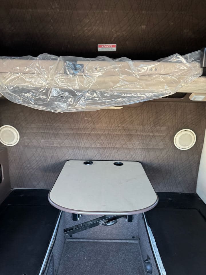 2017 Volvo VNL image 7