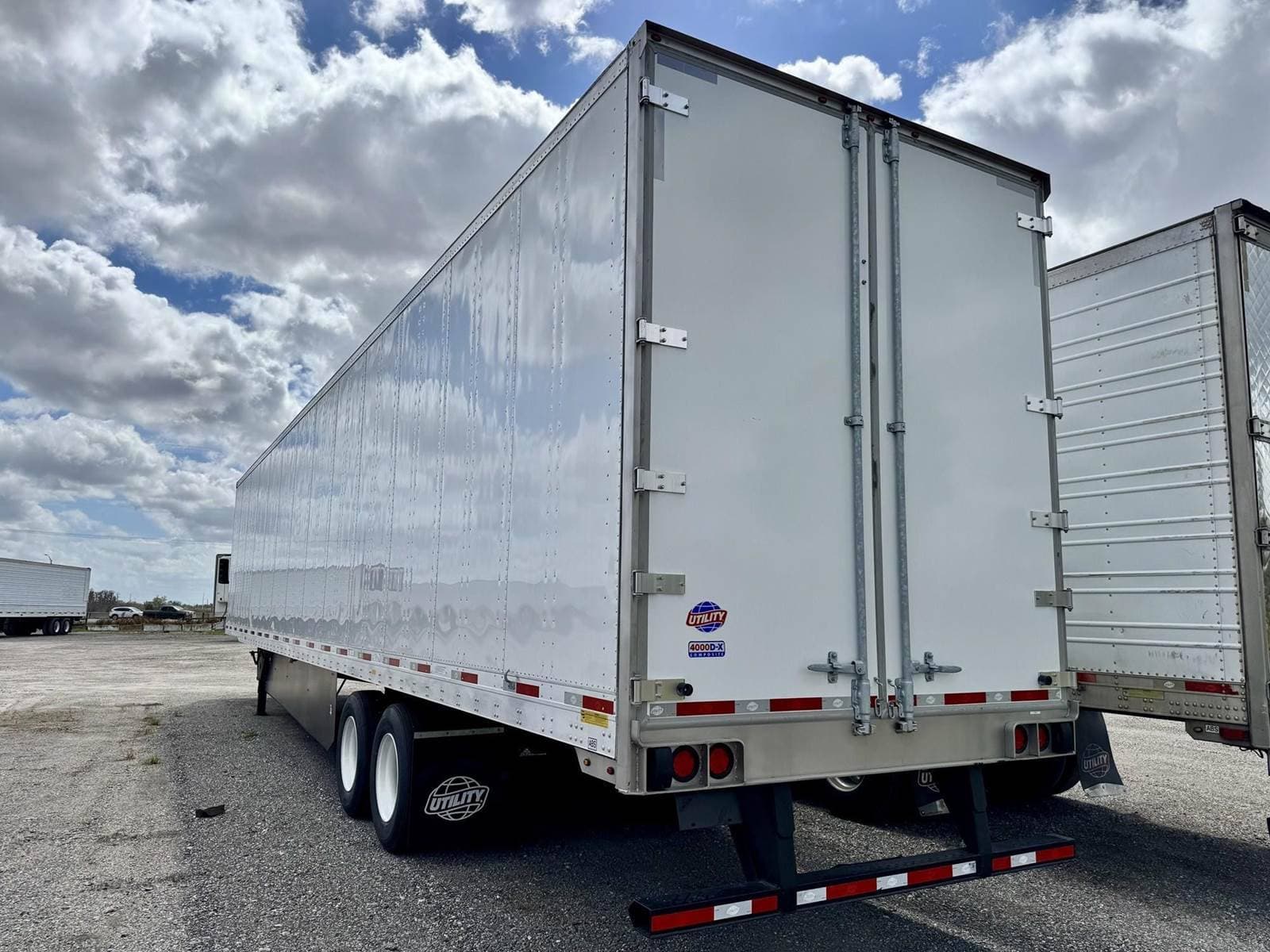 2026 Utility 4000D-X image 5