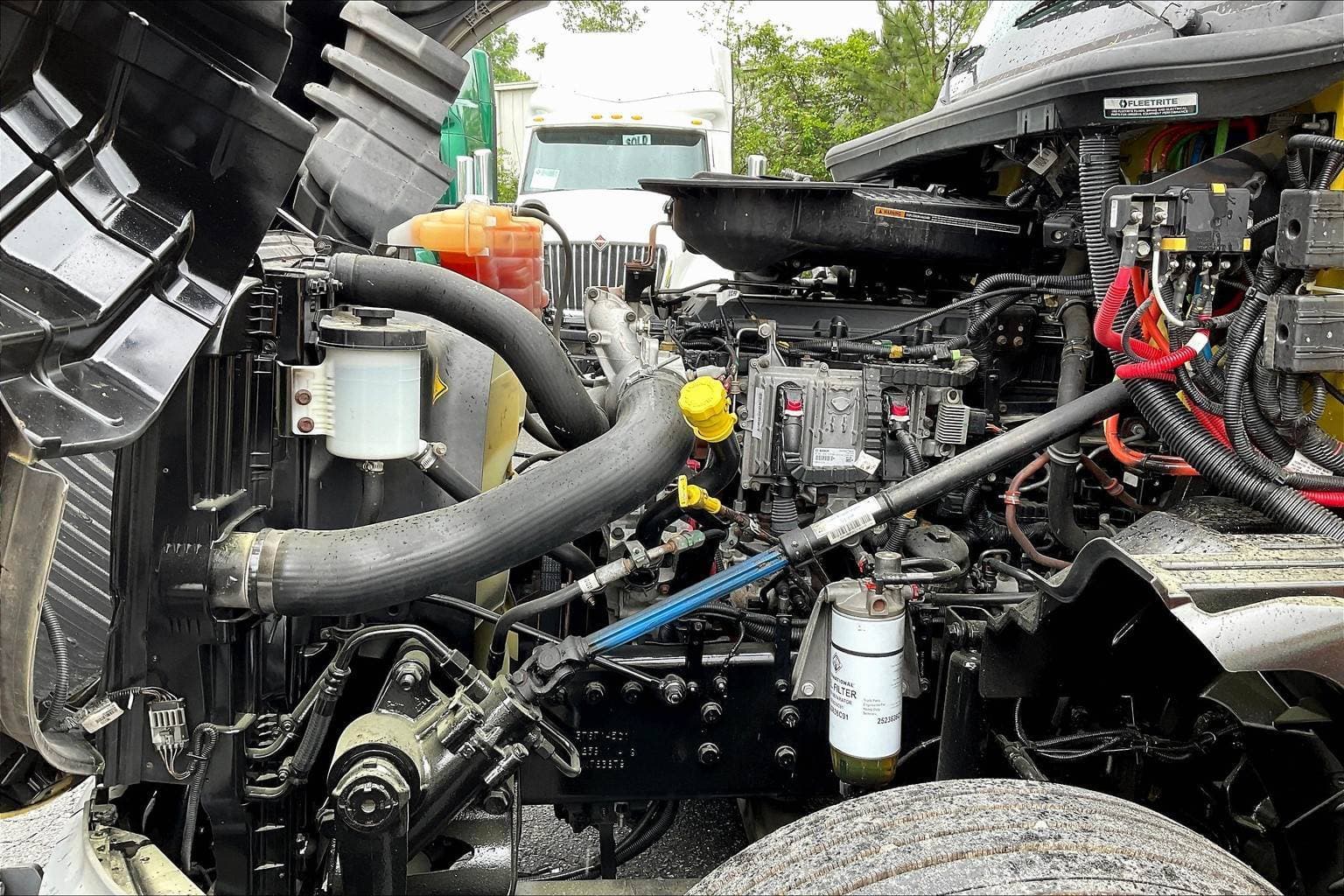 2022 International LT625 Sleeper Semi Truck - 73" Raised Roof Sleeper, A26 400HP, 11 Speed image 11