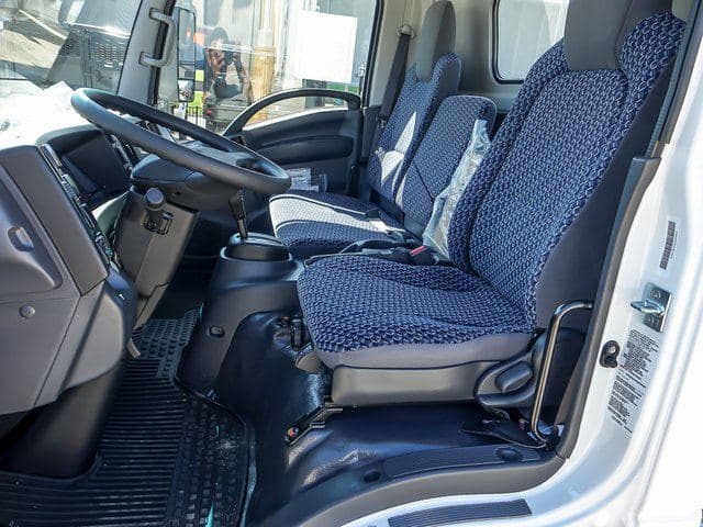 2025 Chevrolet 5500 XG LCF Gas Work Truck 16'x102"x91" Box Truck image 10