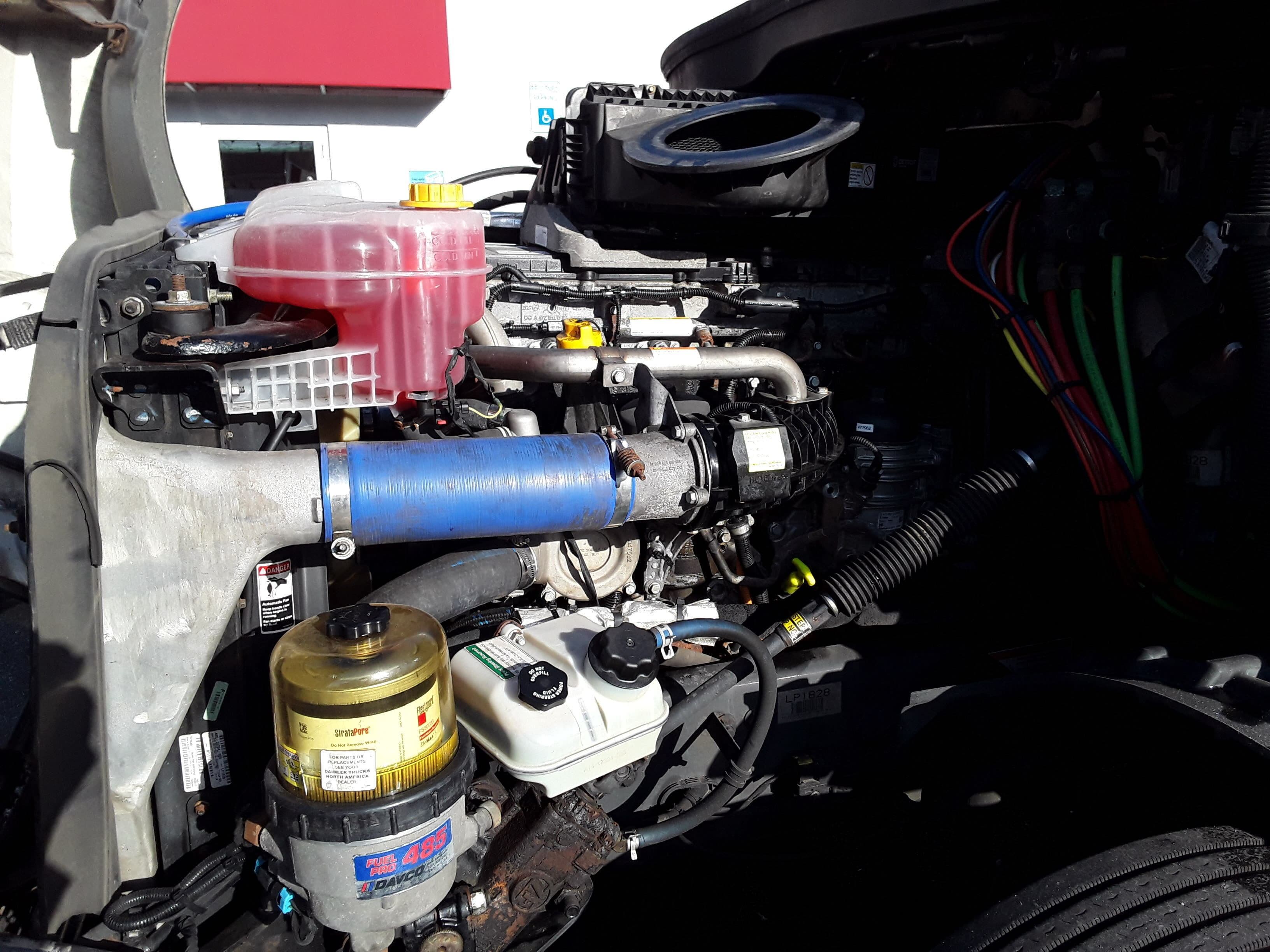 Used 2020 FREIGHTLINER Conventional - Day Cab - CASCADIA 126  image 11