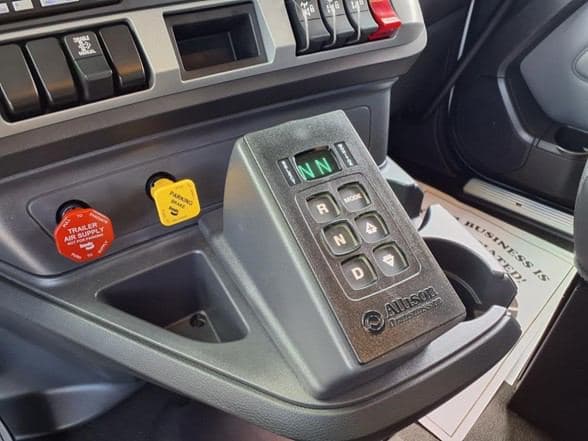 2025 Kenworth T880 image 24