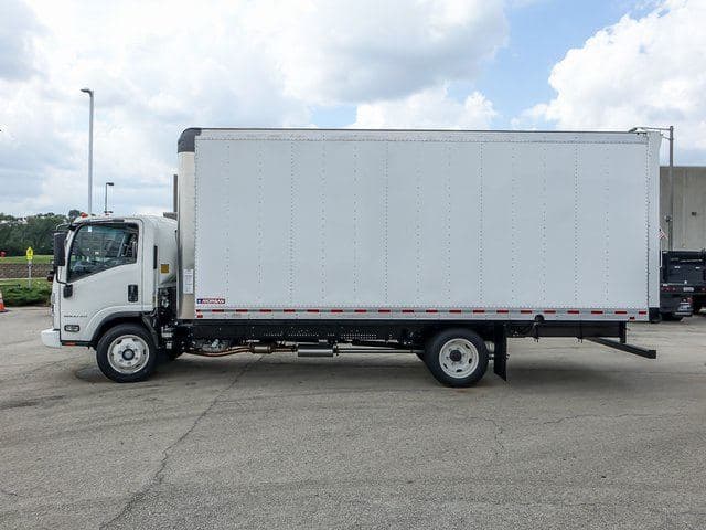 2025 Chevrolet 5500 XG LCF Gas Work Truck 20'x102"x91" Box Truck image 6